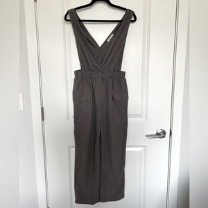 Mod Ref Gray Sleeveless V-neck Jumpsuit size Medium